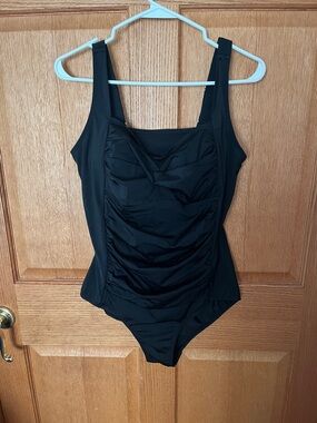 Swimsuits For All Black Ruched One-Piece Swimwear